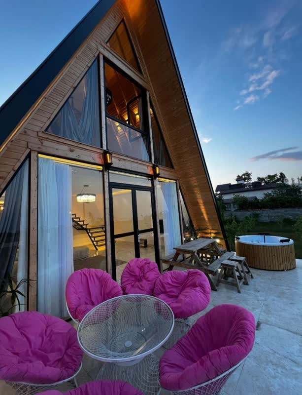 اجاره روزانه کلبه سوئیسی سه خواب شیرین با جکوزی - گیلان