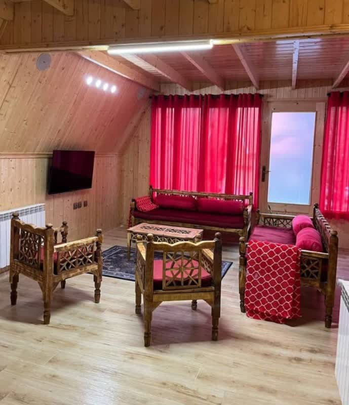 اجاره روزانه کلبه دو خواب جکوزی دار قرمز سوادکوه - مازندران