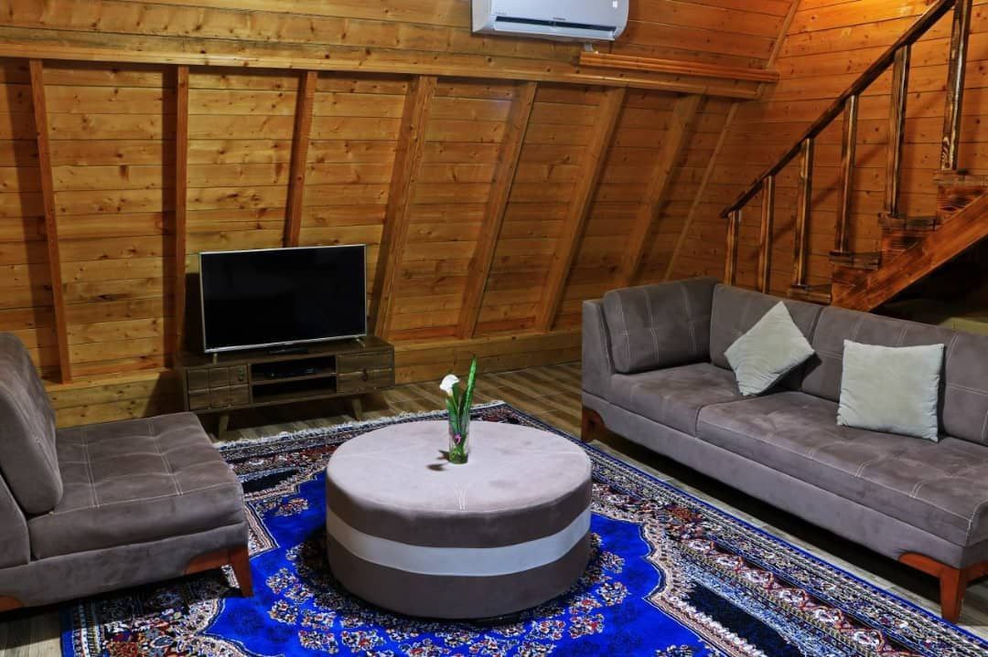 کلبه تک خواب سوئیسی استخردار شهرک هیرکان - پذیرایی