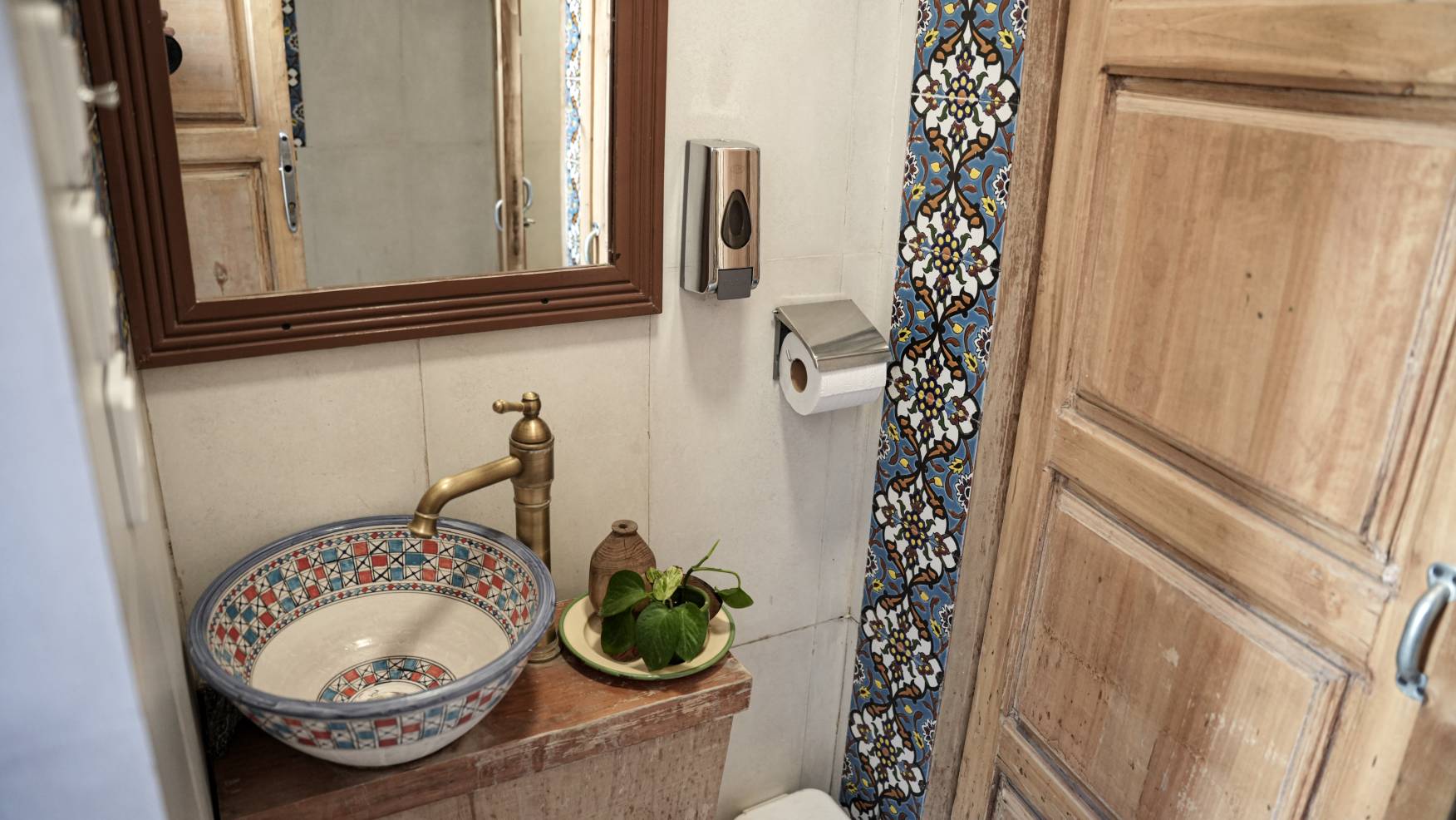 سوئیت فلت لاولی روم خانه محلاتی اتاق بهار خونه - سرویس بهداشتی ایرانی