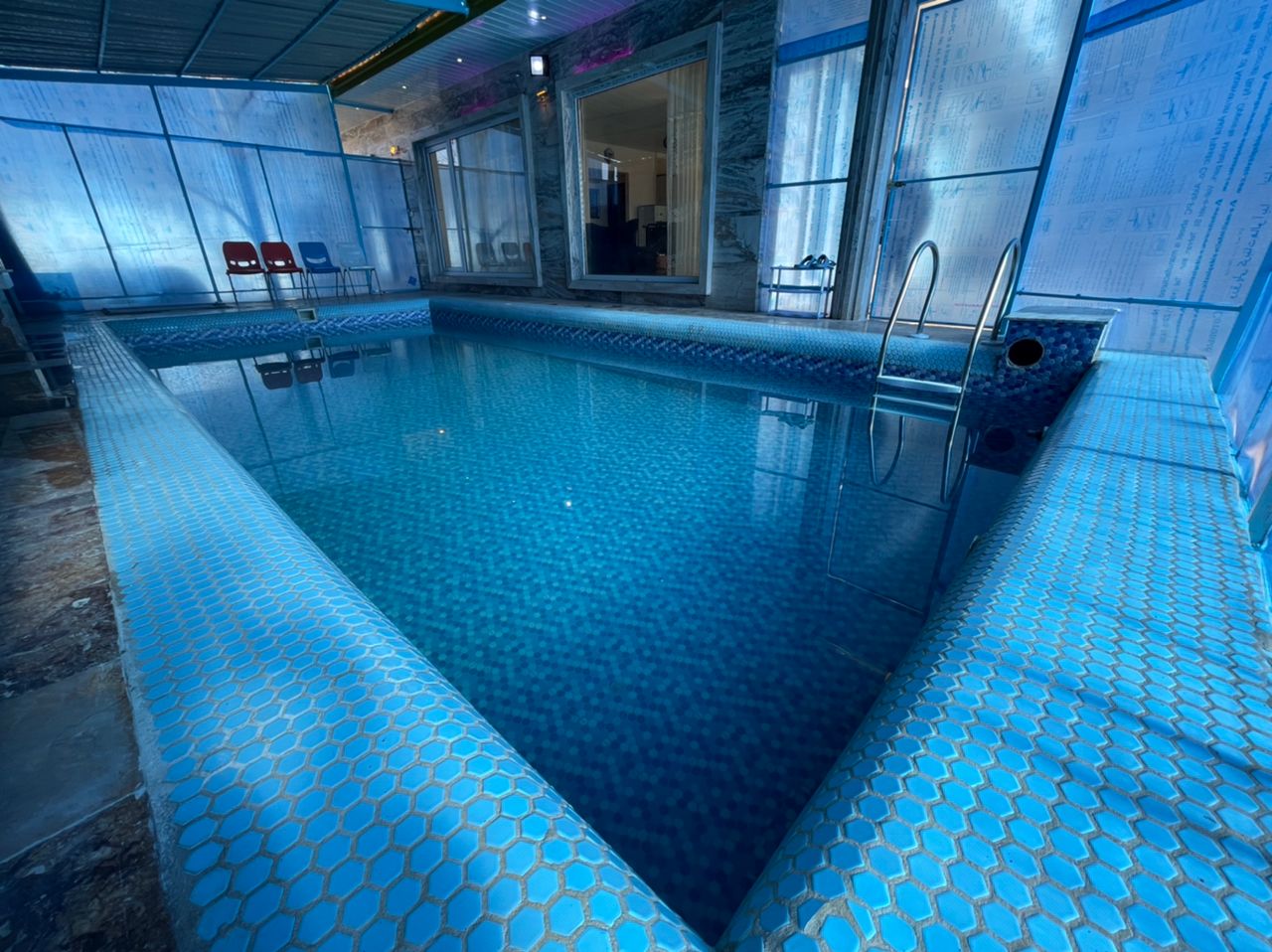 اجاره روزانه ویلا دو خواب جکوزی سقف شیشه ای - کردان