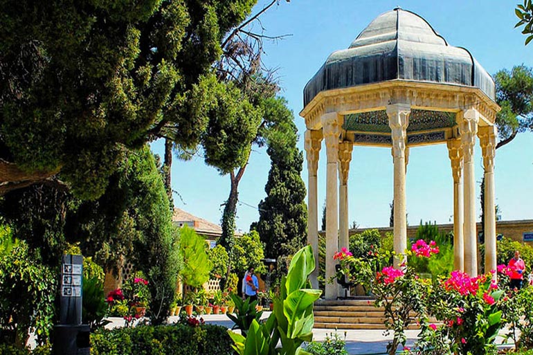 راهنمای اماکن تاریخی و اقامتگاه‌های نزدیک برای سفر فرهنگی