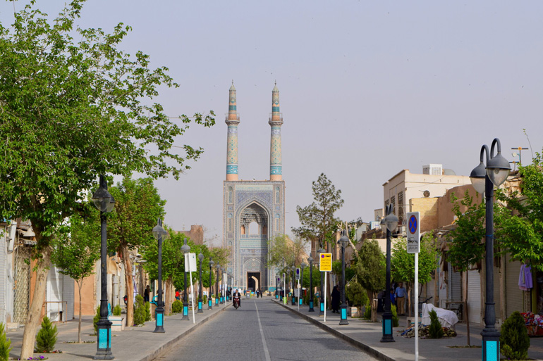 راهنمای اماکن تاریخی و اقامتگاه‌های نزدیک برای سفر فرهنگی